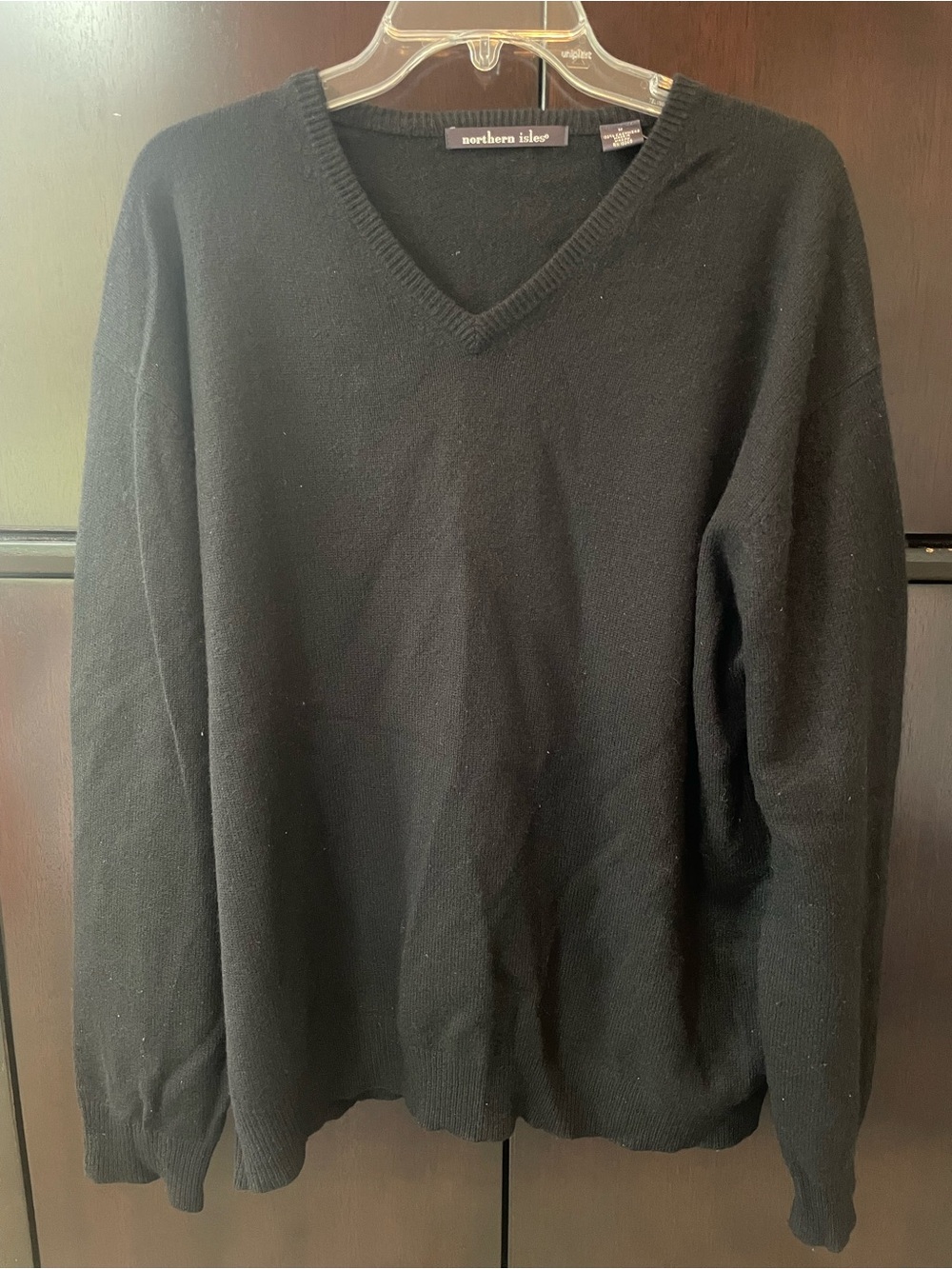 Northern Isles Men's Black V-Neck 100% Cashmere Sweater